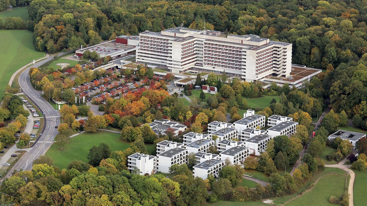 Die heutige Klinik am Eichert mit Personalwohnungen und Kindertagesstätte