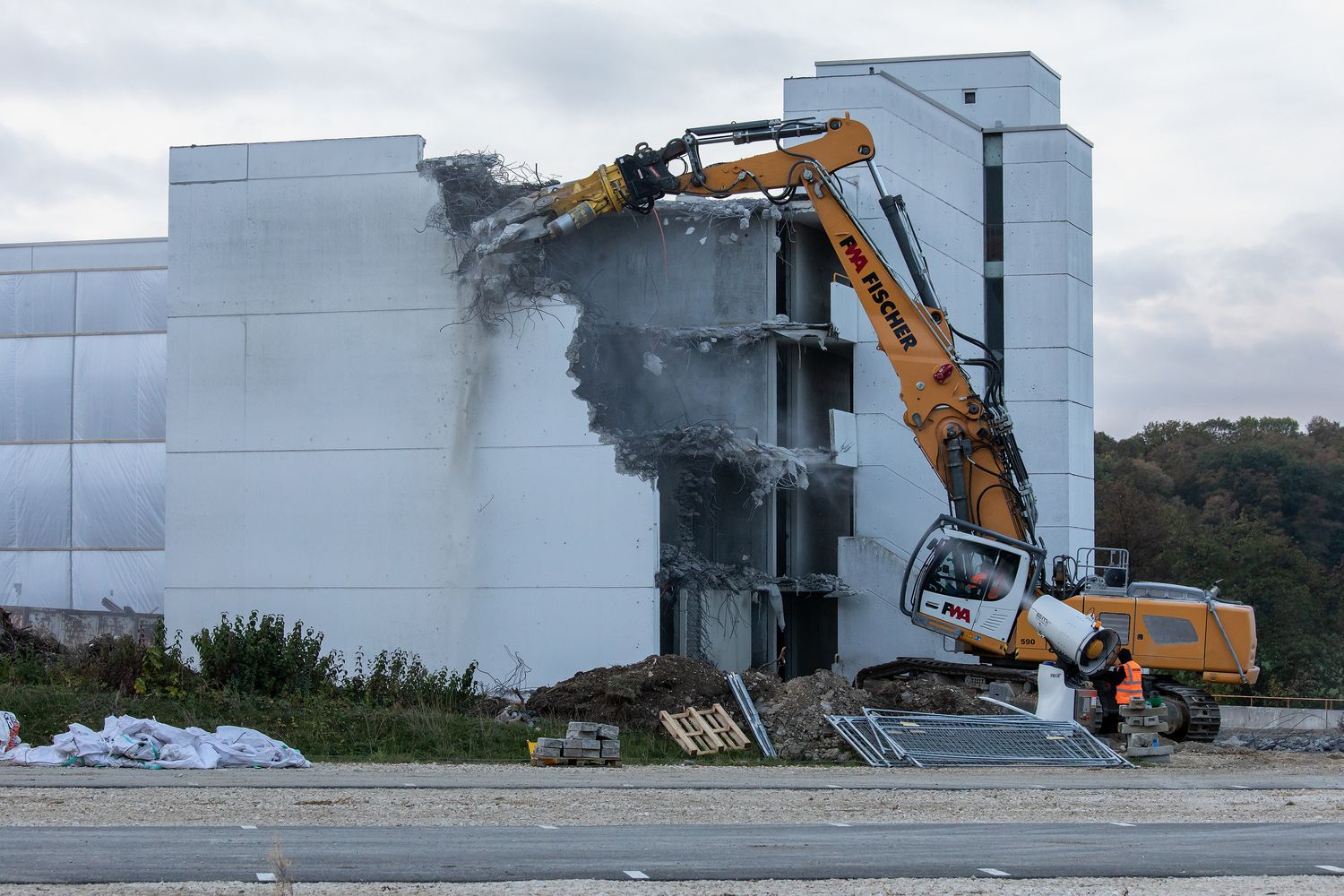 Bagger beim Abriss